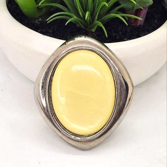 Jewelry - Vintage Mother of Pearl Brooch Large Silver-tone